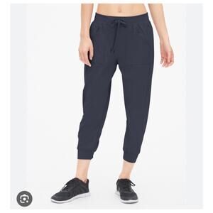 GapFit Hike Capris in Navy Indigo Small